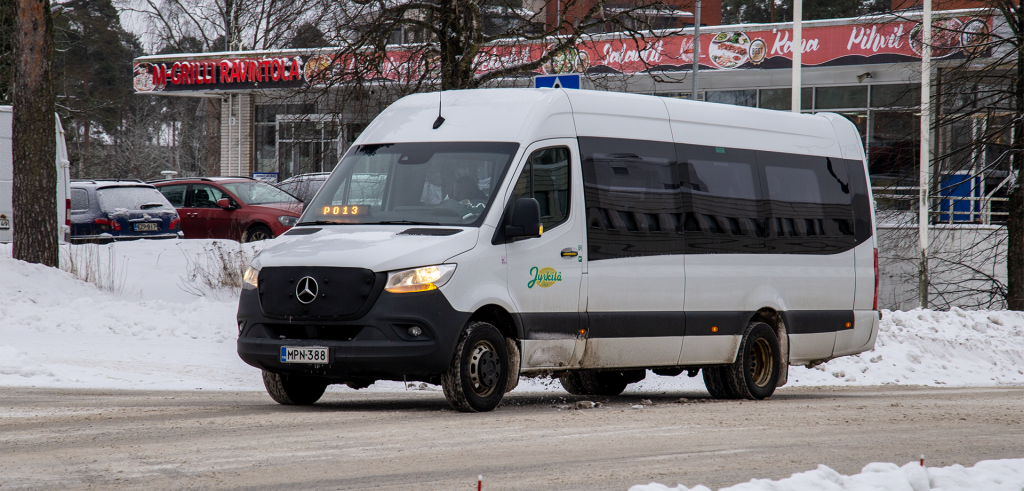Talvinen kuva palvelulinjan autosta.